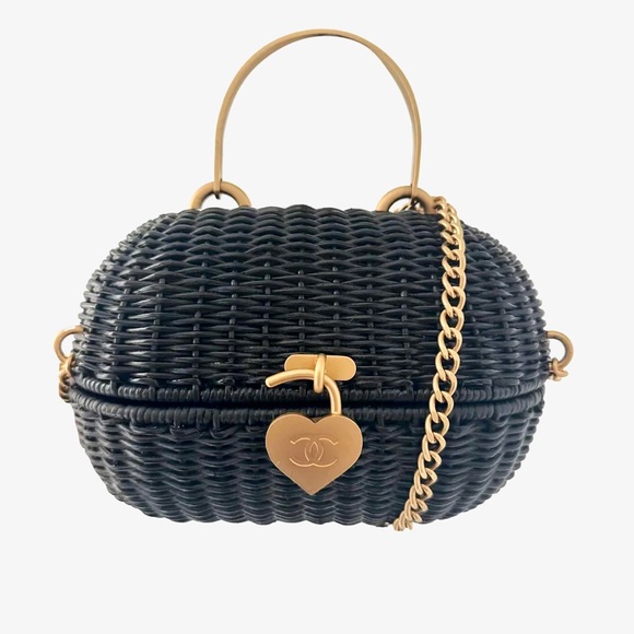 CHANEL Heart Lock Wicker Bag Cruise 2004/2005 ♥️ - Picture 4 of 16